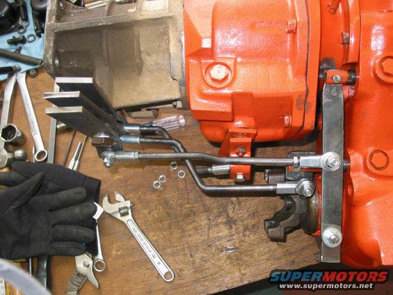 tcaselinkagetop.jpg This pic shows the alignment of the linkage pretty well.