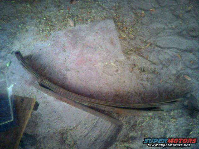 leafs.jpg 4" Leaf Spring ill be using with my Sterling along with a shackle flip for around 8-9" of lift