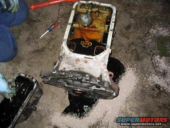 orig-engine-wo-oil-pan.jpg 