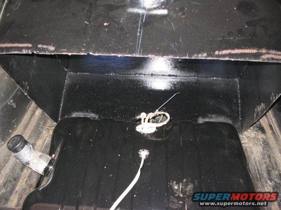 gas-tank-cover-013.jpg opened for filling .. hahaha, thois oughta be fun