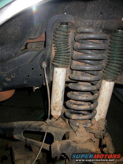 dscn1818.jpg Bashed in the same shock on the other side too.