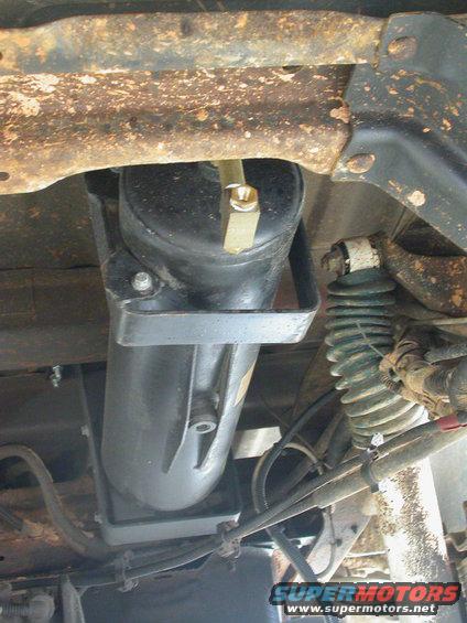 dscn1833.jpg My air tank, actually Land Rover surplus.  Note the bad ass skids around the drain bung.  Very cool.  Thanks to Steve83 for scavenging it for me.