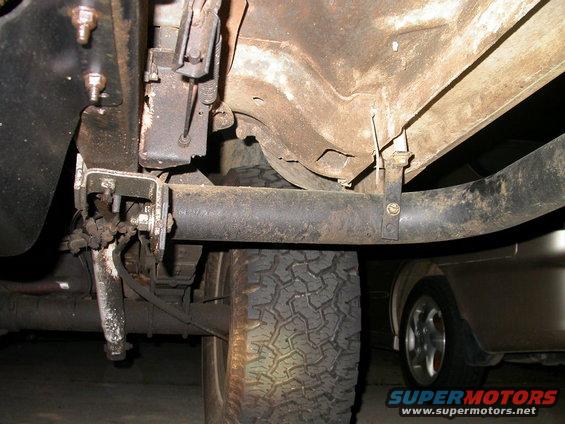 dscn1886.jpg Rear nerf bar mounting, both mounts