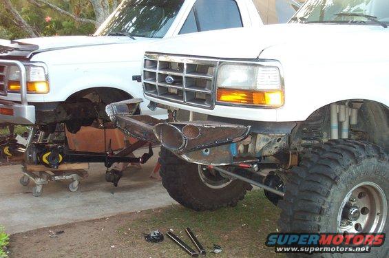 dcp_3713.jpg spray paint is used for reference while mounting and dis-mounting it.