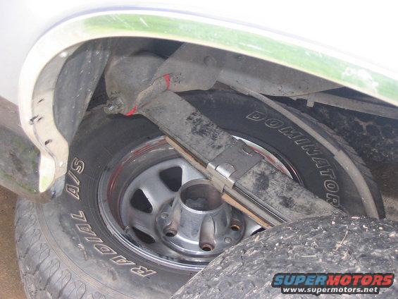 Rear wheel well and suspension with leaf springs and a "Dominator" tire