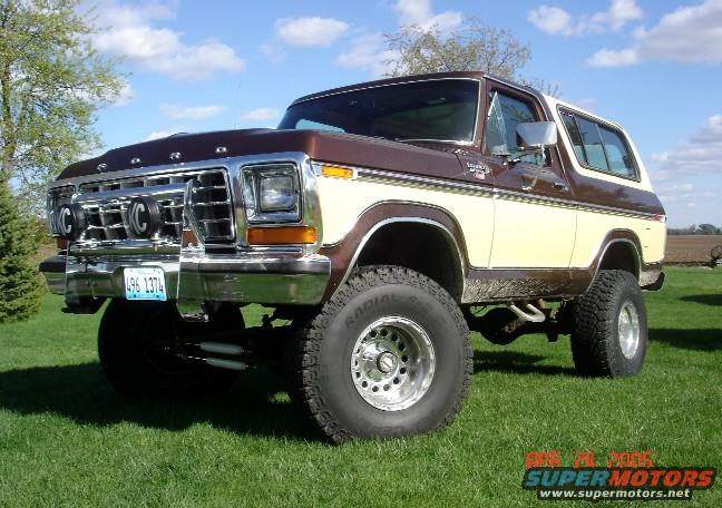 1979 Ford Bronco “Brown and cream Bronco”