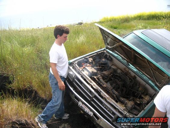 img_3056.jpg a little problem under the hood...