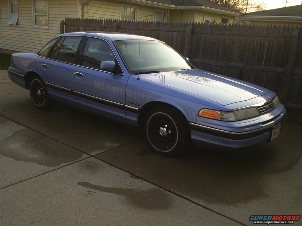 1994 Ford Crown Victoria photo