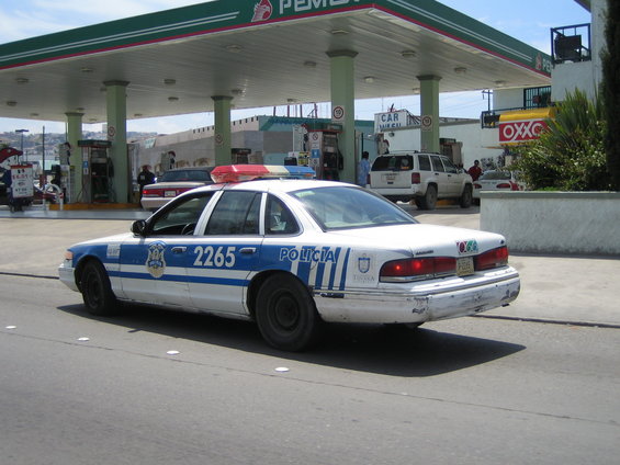 The Taxi driver told me that this is one of the older Police cars ..