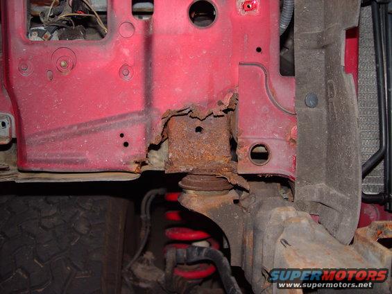 bronco-025.jpg passenger side lwr core support