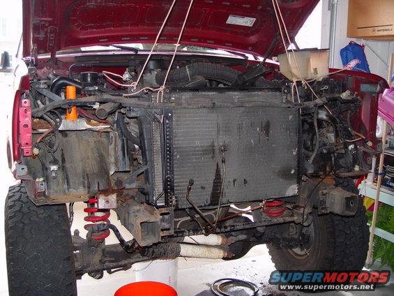 bronco-030.jpg Out with the old. To keep fome having to drain the coolant and discharge the a/c. I suspended the radiators from the cieling, and carefully pulled the old support out