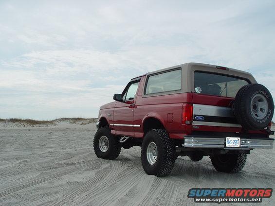 bronco-076.jpg Boy.. this would be perfect with a matching wheel and tire on the back!!!