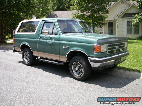 dscn1505.jpg Bronco as I bought her.   Well,  almost.  I did add the nerf bars.