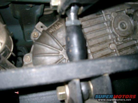 sre-and-bung-shackle.jpg Heim (SRE) and bung shackle picture 1/4.