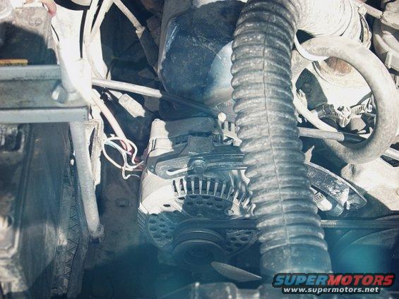 theres the 3G all nestled in snugly. there is still an inch between the block. universal $10 bracket on the water pump from AutoZone