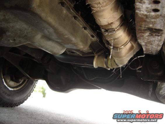 dsc00362.jpg Bassani y-pipe installed, wrapped with  welding cloth.