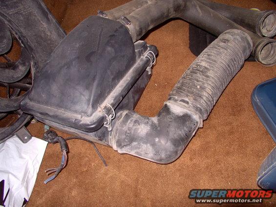 img_0114.jpg An entire 86 EFI airbox assembly with all associated hoses, in good shape