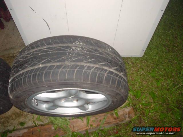tire thread left