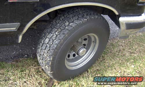 1989 Ford Bronco front wheel and fender detail