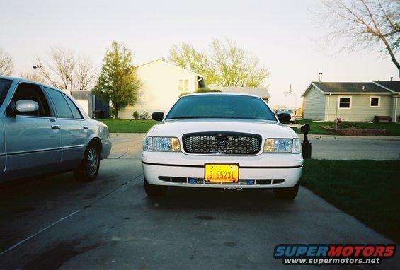 White 2000 Ford Crown Victoria front view with yellow license plate