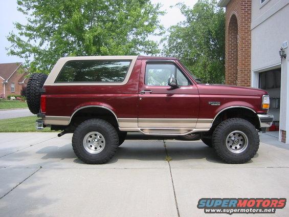 Side view with 2" Superlift blocks installed