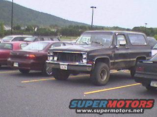 mob15may0506.jpg Crazy, just crazy!  This Blazer has no front end!  The headlights are all held in place with CLEAR PACKING TAPE and a BUNGEE CORD!  The right turn signal is just sitting in place!