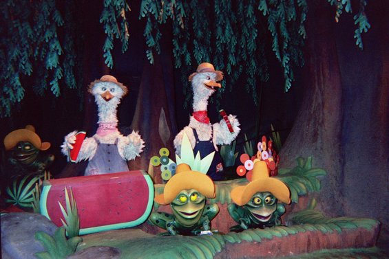 012_11a.jpg Splash mountian...