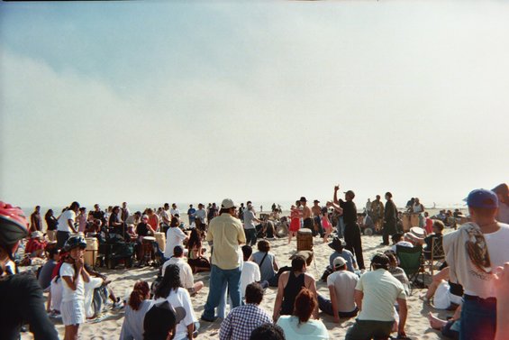 001_00a.jpg The hippees @ Venice Beach are know for their Drugged out drum circles