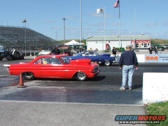 Roger's red FE powered Falcon vs. a blue alcohol 385 powered Falcon