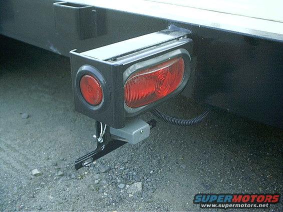 Trailer taillight assembly with red circular and oval lights