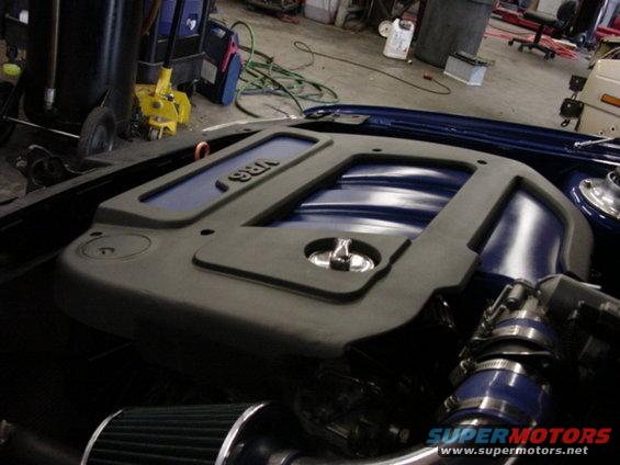 Engine cover with VR6 text, blue engine components visible