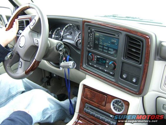 escalade-interior.jpg 