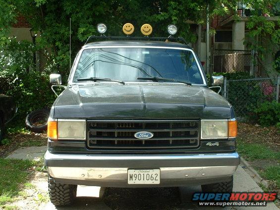 1989 Ford Bronco front view with smiley face lights