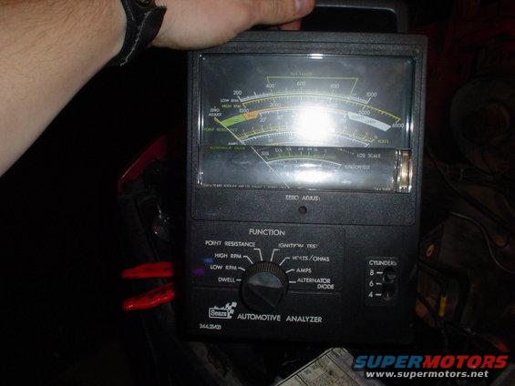 Automotive analyzer tool with a large analog gauge and function dial