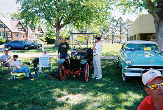 0764351r104420a.jpg this old car needs to gain weight