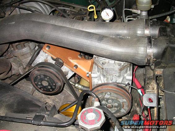 dscn2064.jpg Another pic of the finished product, notice the power switch mounted to the reservoir bracket.