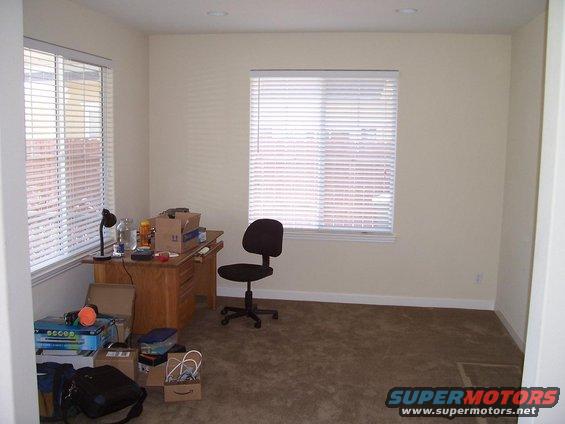 smaller side room off entryway