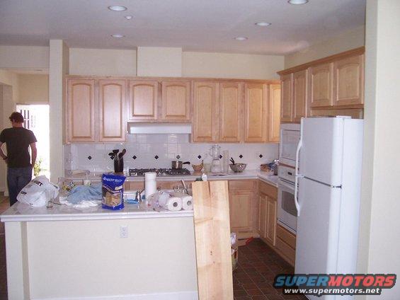 100_3187s.jpg kitchen