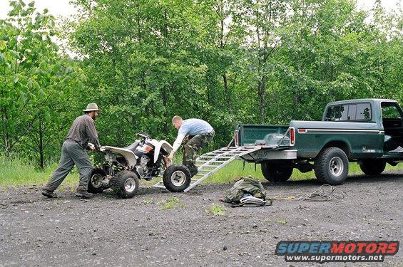 aquadloadingup.jpg Loading up for ride home.