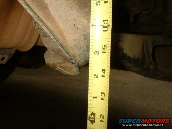 8-radius-arm-braket-before.jpg Old radius arm bracket measurement before lift