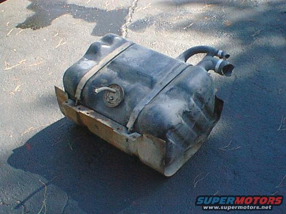 dsc00083.jpg Frontside of Super Camper Special F350 rear gas tank