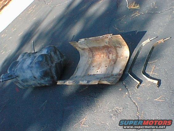 dsc00085.jpg Gas tank hardware