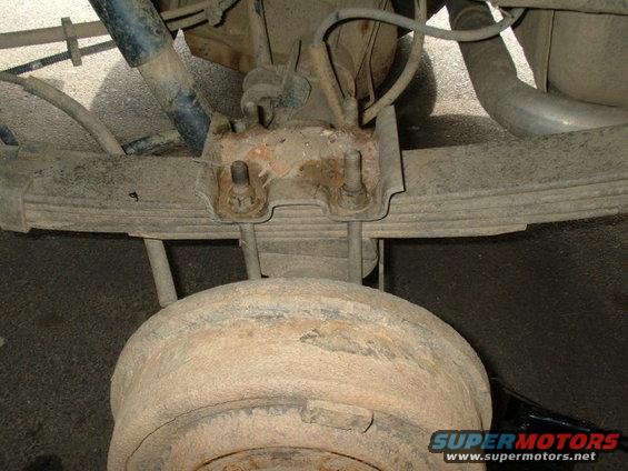 14.0-rear-springs-before.jpg Shot of the rear leafs before the lift