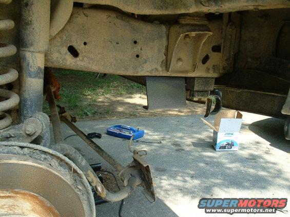 34-new-sway-bar-drop-down-baracket.jpg Here's the swaybar dropdown bracket in place....