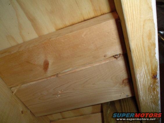 picture-146.jpg braceing in corner of vice, grinder similar