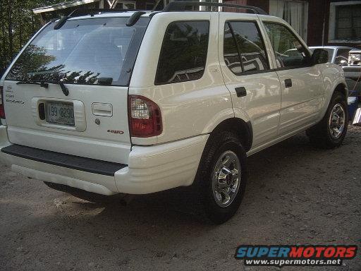 2000 Isuzu Rodeo rear view, license plate 199-B290