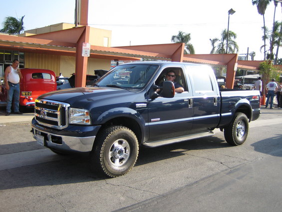 Dark blue Ford F-Series truck, 3q-front view. License plate visible