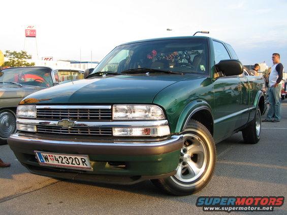 Green Chevrolet S-10 pickup truck, front view, with chrome grille and license plate W 42320 R