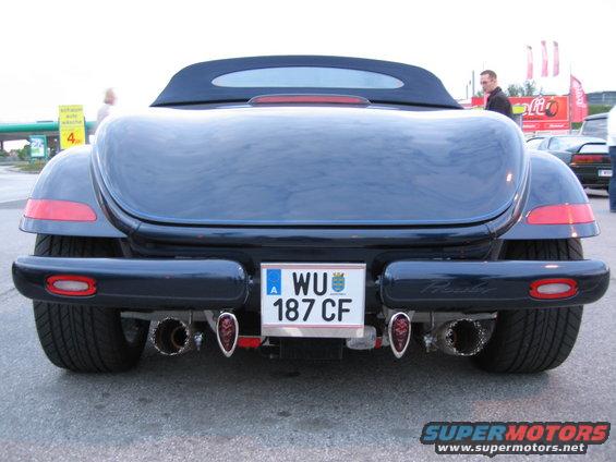 Plymouth Prowler rear with dual exhaust pipes and license plate WU 187 CF