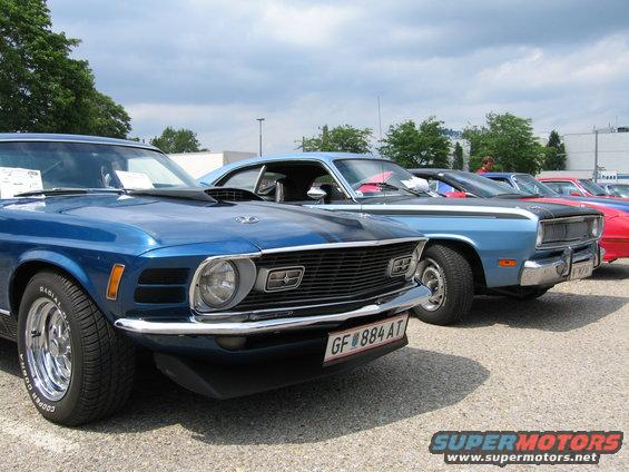 Blue 1970 Ford Mustang Mach 1 front view with chrome grille and license plate GF 884 AT